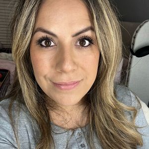 Meet your Posher, Raquel